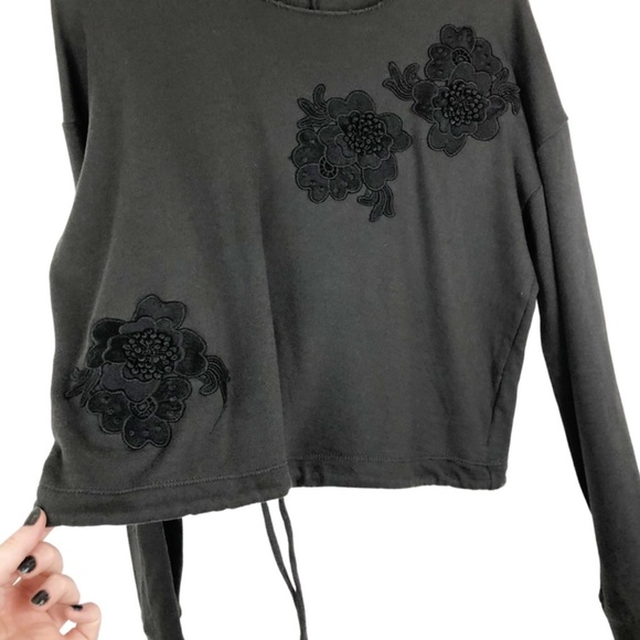 Forever 21 Women’s Floral Embroidered Patch Distressed Crewneck Crop Sweatshirt - Picture 9 of 15